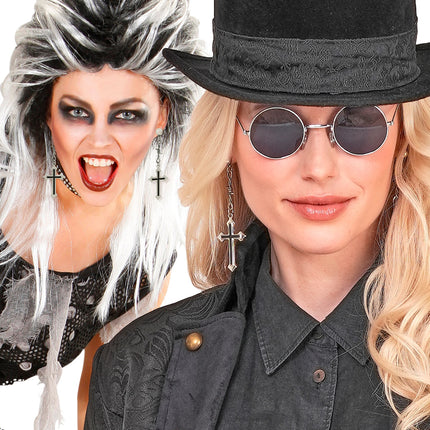 Oorbellen kruis zwart Noah bij een zwarte hoge hoed en ronde donkere bril voor een gothic look