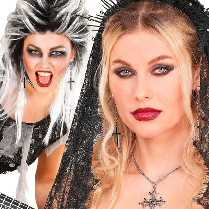 Zwarte kruisoorhangers Noah bij donkere make-up en zwarte kant voor Halloween