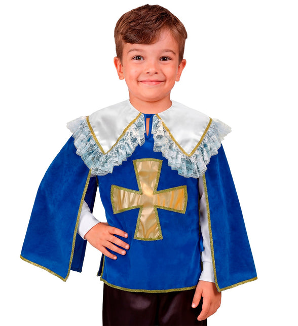 Blauwe musketier jas voor jongens gedragen door kind, met wijde mouwpanden en gouden bies