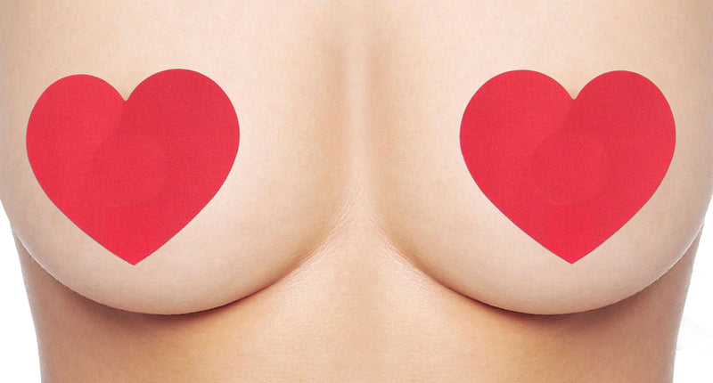 2 tepelstickers rood hart op de borst, effen rood met lichte glans in vooraanzicht