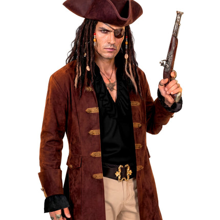 Zwart jabot shirt heren onder een bruine piratenjas, met open kraag en ruche