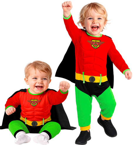 Superheldenpak baby rood met spierprint, gele riem, groene broek en zwarte cape voor een verkleedfeest
