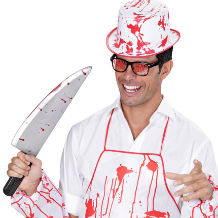 Man draagt bril met bloeddruppels bij een bloederige slagerlook voor Halloween