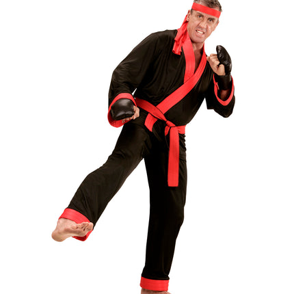 Kickboxer kostuum achterkant, vechtsport pak met riem en hoofdband detail