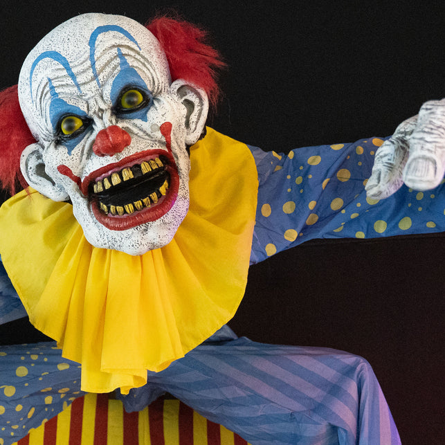 Levensgrote clown boog detail