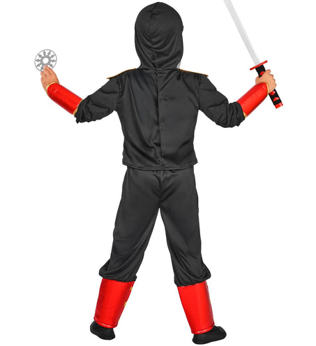 Achterkant ninja kostuum jongens met zwarte capuchon, broek en rode beenstukken