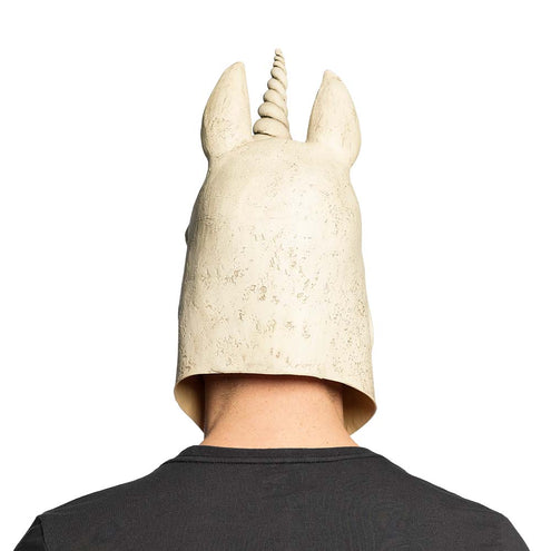Achterkant van het eenhoorn hoofdmasker, latex kap die doorloopt tot in de nek en onderaan open is