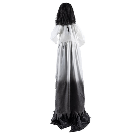 Achterkant van de Ghost widow staande decoratie met zwart haar en gekartelde zwarte zoom