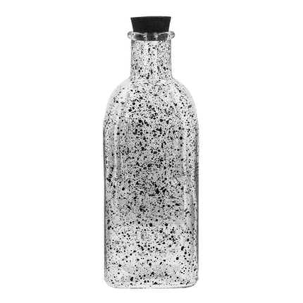 Achterkant van het glazen flesje Essence of death XL met zwarte spikkels over het hele glas