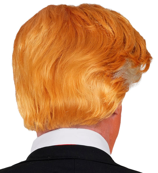 Achterkant van de pruik Mr. President Trump met gladde, golvende oranjeblonde lagen tot in de nek