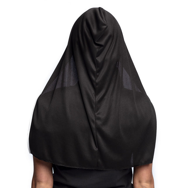 Achterkant van het Screaming nun masker met zwarte kap die het hele achterhoofd bedekt