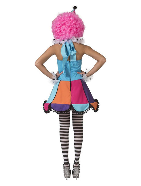 Achterzijde regenboog clown jurkje Patty met rits op de rug en rok van turquoise, oranje en roze vlakken