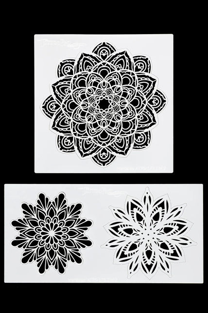 Airbrush sjabloon mandala TattooPro, twee witte vellen met drie uitgesneden bloemmandala's