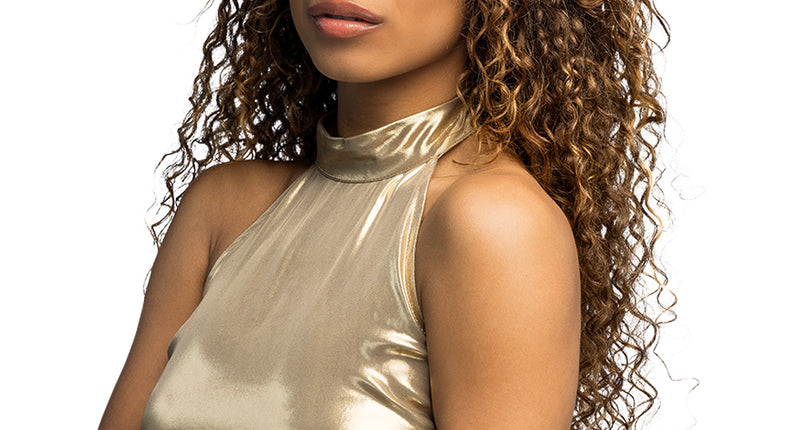 Armband Nefertari smal goud met hangende muntjes hoog om de bovenarm gedragen, voor een Egyptische look