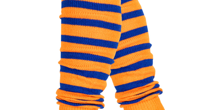 Beenwarmers oranje blauw met brede blauwe strepen en geribde boord, gedragen tot over de kuit op Koningsdag