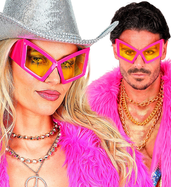 Bril oversized neon roze gedragen door dame en heer op een neonparty
