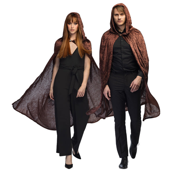 Cape Dawn bruin met puntkap, gedragen door dames en heren over zwarte kleding voor Halloween