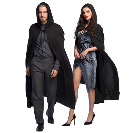 Cape Dusk zwart met kap, lange zwarte cape gedragen door man en vrouw voor Halloween