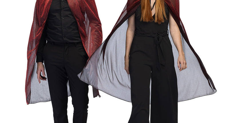 Cape Night sky rood met puntkap, gedragen door vrouw en man over zwarte kleding voor Halloween