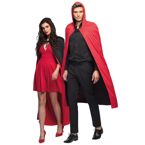 Cape Twilight zwart/rood omkeerbaar, gedragen door dame in zwart en heer in rood voor Halloween