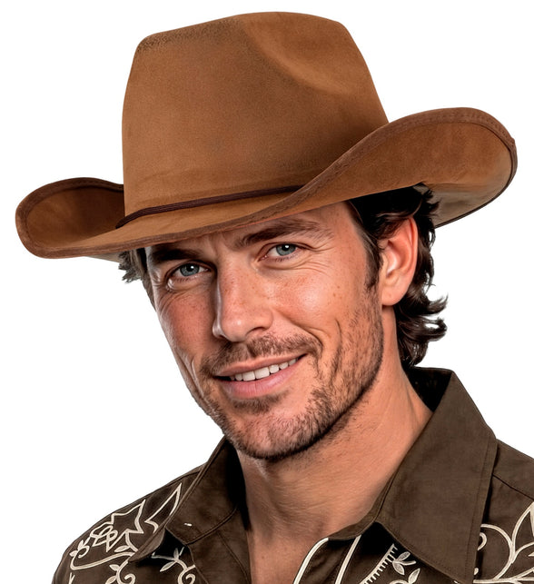 Cowboyhoed bruin close-up met matte suède structuur en stiksel langs de rand