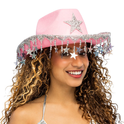 Cowboyhoed Stargazing roze met zilveren glitterster en hangende sterren langs de rand, gedragen door een vrouw