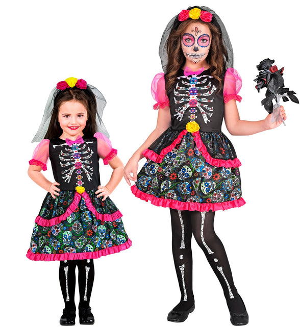 Dag van de doden jurk Anouk kinderen in twee maten, zwart met sugar-skullrok en roze ruches, voor Halloween
