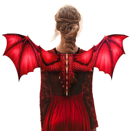 Drakenvleugels rood op de rug gedragen, met schubbenprint en gehoornde vleugelranden voor Halloween