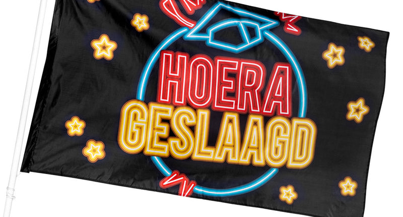 E-Carnavalskleding.nl Polyester vlag 'Hoera geslaagd'