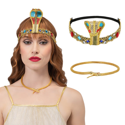 Egyptische set Golden Nile gedragen met cobra hoofdband en gouden slangenketting, losse delen ernaast