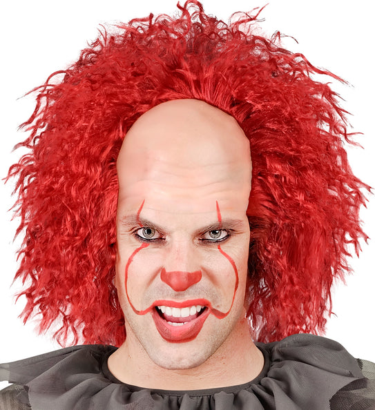 Enge clownspruik met rood haar en kale kruin, gedragen met clownschmink voor Halloween