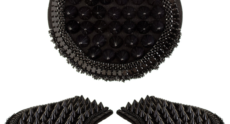 Epauletten met spikes zwart, set van twee schouderstukken met zwarte studs en franje van kettinkjes