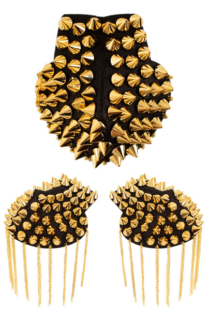 Epaulettenkapje met gouden spikes, zwarte ondergrond en franje van goudkleurige kettinkjes