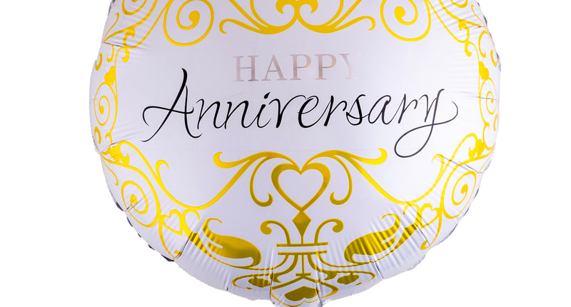 Folieballon Happy Anniversary rond wit met gouden krullen en zwarte sierletters voor een jubileum