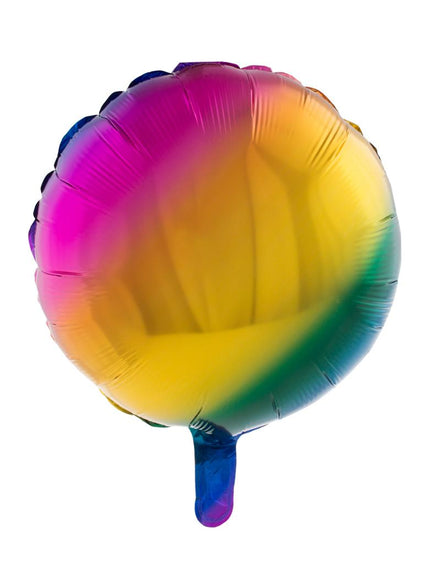 Folieballon rond regenboog met kleurverloop van roze en geel naar groen en blauw, met blauw vulmondje