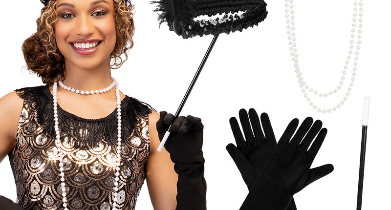 Gatsby set in zwart met verenhoofdband, witte parelketting, lange handschoenen en sigarethouder voor een jaren 20-feest