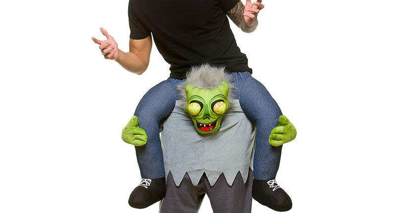 Gedragen door zombie instapkostuum met groene zombiekop, grijze bovenkant en nepbenen voor Halloween