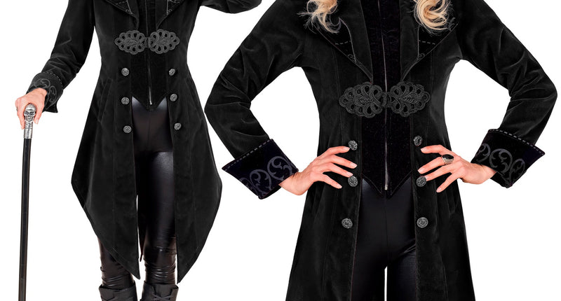 Gothic jas dame Vera in zwart fluweel met puntige panden en siergesp, gedragen op een halloweenfeest