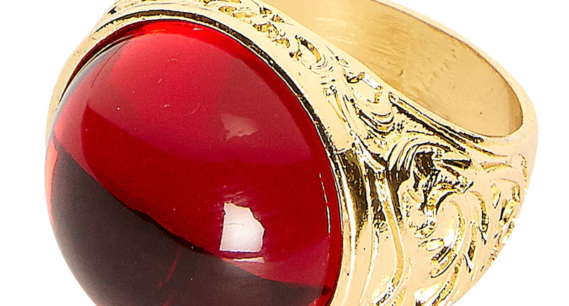 Gouden ring met rode steen, ovale cabochon in een zetting met gegraveerde krullen