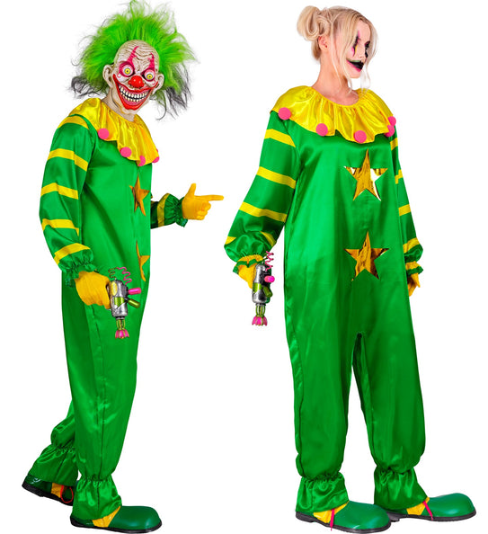 Groene clown jumpsuit Mees met gele mouwstrepen en roze pompons langs de kraag, gedragen door twee modellen
