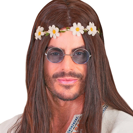 Haarband bloemen wit bij lang bruin haar voor een hippielook voor heren