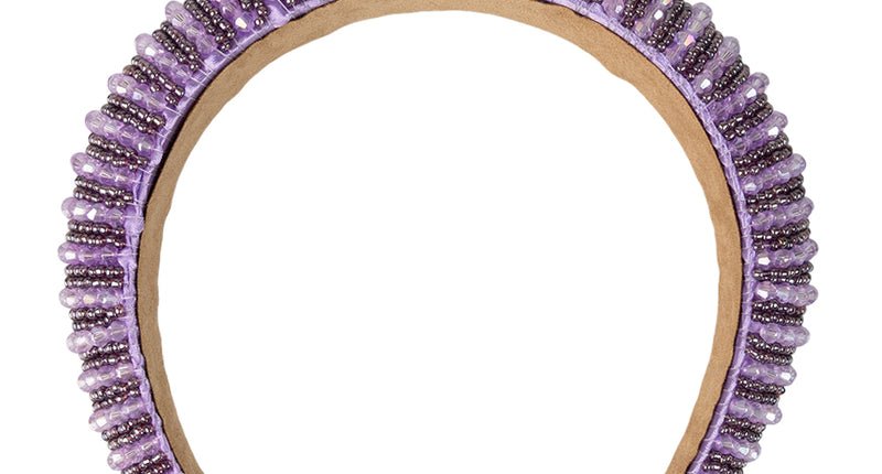 Haarband lila met rijen lila facetkraaltjes en donkerpaarse kraaltjes, beige binnenzijde, voor dames