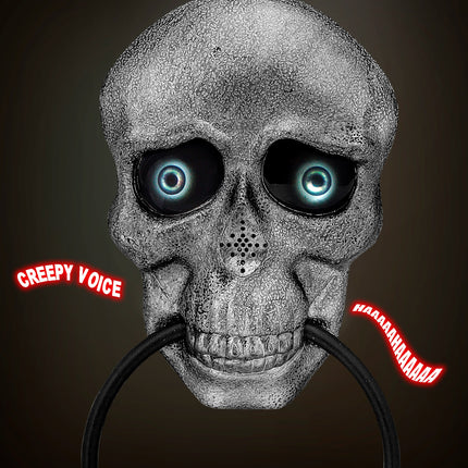 Halloween deurklopper schedel met blauwwit oplichtende ogen en luidsprekergaatjes in de neus