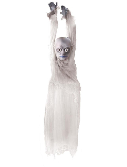 Hangpop spook wit 140 cm met opgestoken armen, grijze handen en flarden gaas als halloweendecoratie