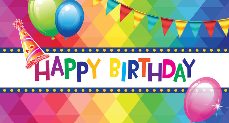 Happy birthday vlag 150x90 cm met regenboog ruitpatroon, ballonnen en feesthoed voor een verjaardag