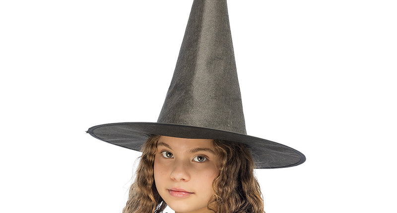 Heksenhoed kind Ursula met hoge punt en brede rand, gedragen door een meisje met krullen op Halloween