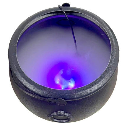 Heksenketel met mist van bovenaf, paars verlichte damp in de open ketel voor Halloween