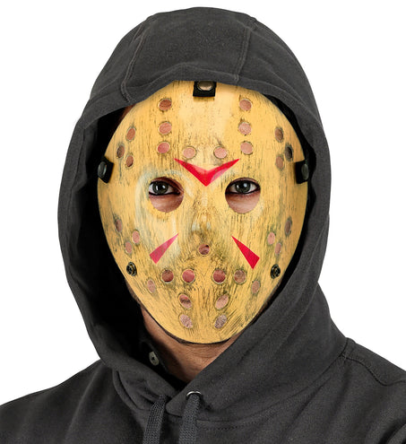 Hockeymasker killer onder zwarte capuchon, alleen het vergeelde gele masker zichtbaar