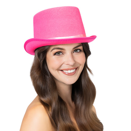 Hoge hoed Colin roze van fuchsia vilt met lichtroze lint rond de bol, recht van voren gedragen