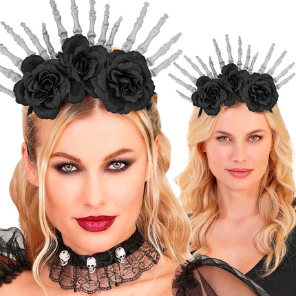 Hoofdband skelet handen op blond haar, van dichtbij en op afstand voor Halloween